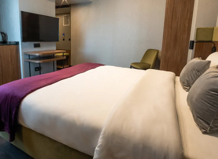 Goście mogą korzystać z klimatyzowanych 2-osobowych pokoi