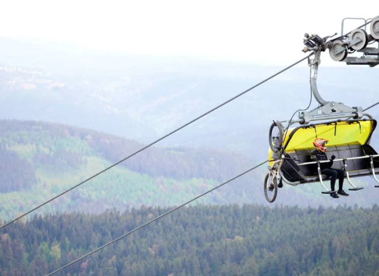 Z wyciągu Luxtorpeda korzystają narciarze, cykliści i turyści piesi