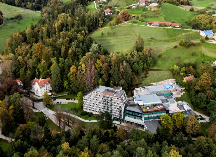 Hotel Švicarija znajduje się w niewielkiej wsi Dobrna w Słowenii