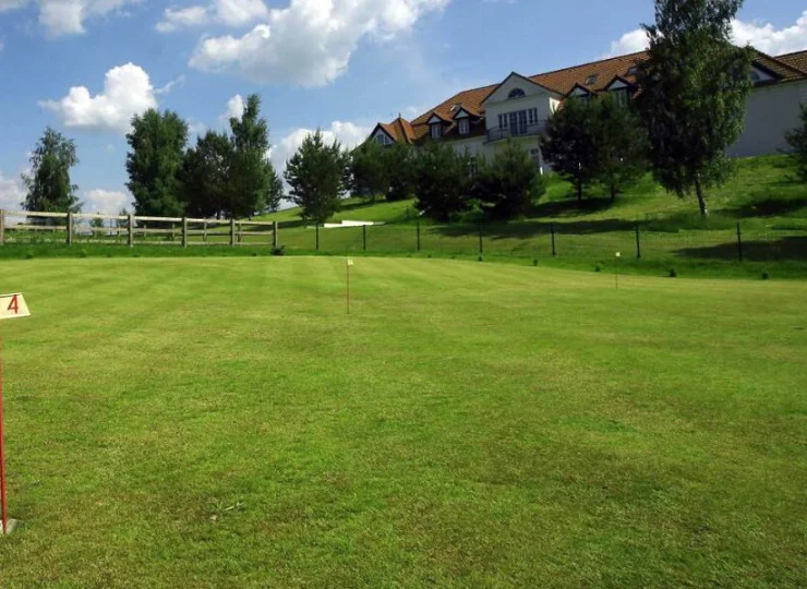 Pole golfowe jest udostępnione w trzech różnych wymiarach