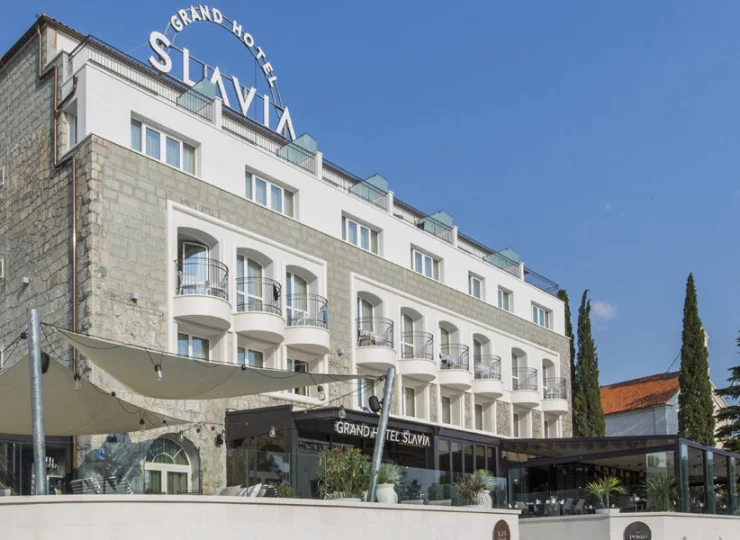Niedawno odnowiony Grand Hotel Slavia składa się z 72 nowoczesnych pokoi