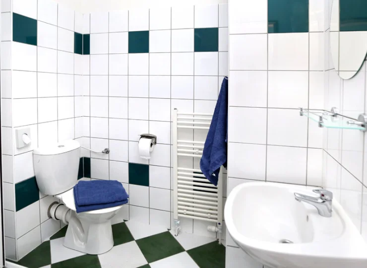 Przykładowa łazienka pokoju 4-osobowego
