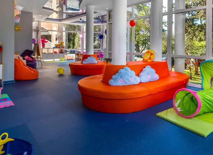 Dla najmłodszych gości przygotowano Kids Club - kolorową salę zabaw