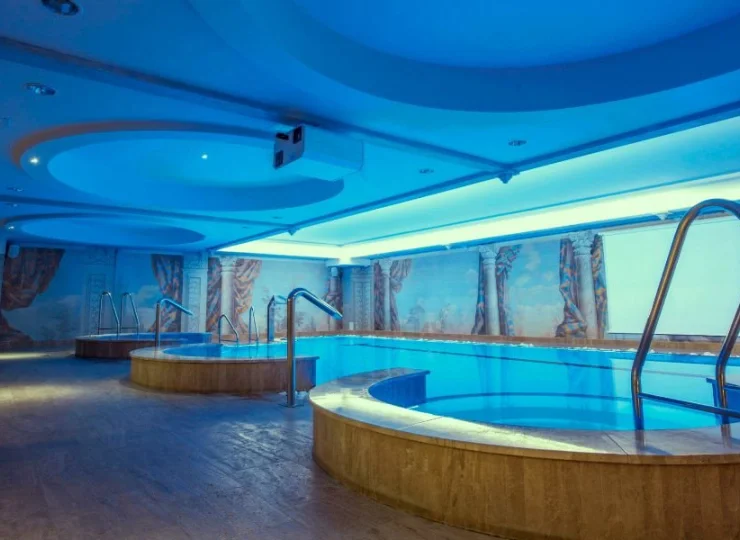 Hotel dysponuje klimatycznie urządzonym basenem