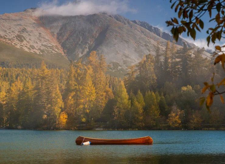 10 km od Čerešňovego Sadu jest Szczyrbskie Pleso ze słynnym jeziorem