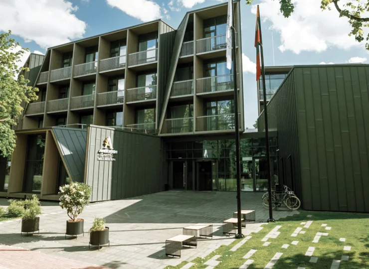 Nowy hotel powstał w ustronnej części miasta na brzegu rzeki Niemen
