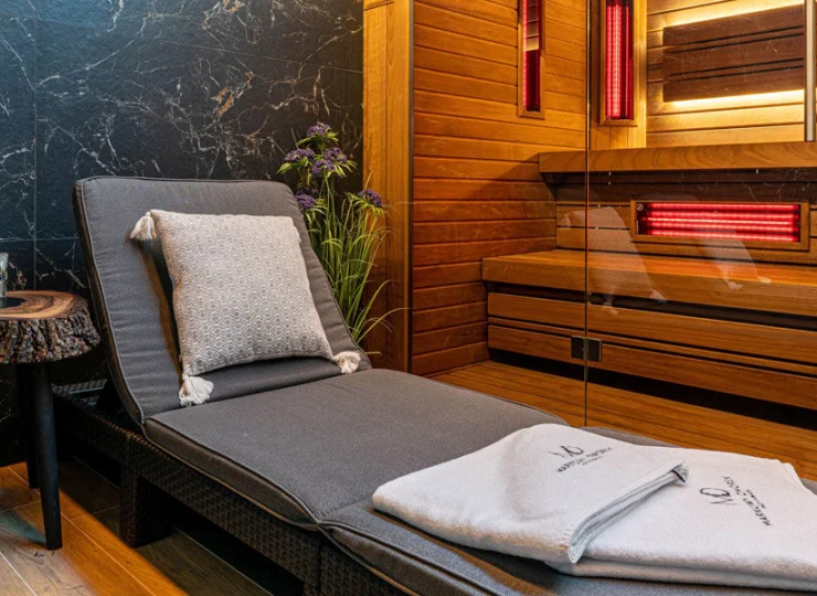 Dla gości przygotowano nowoczesną saunę fińską oraz saunę infrared