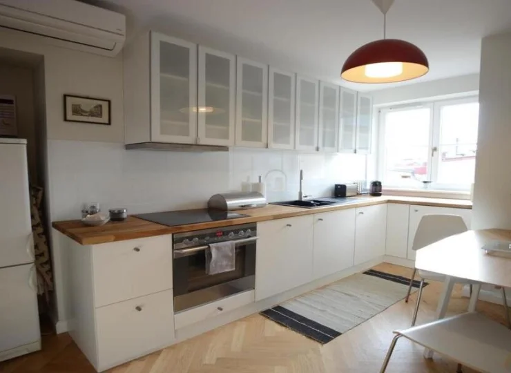 Apartamenty są dobrze wyposażone, m.in. w aneks kuchenny