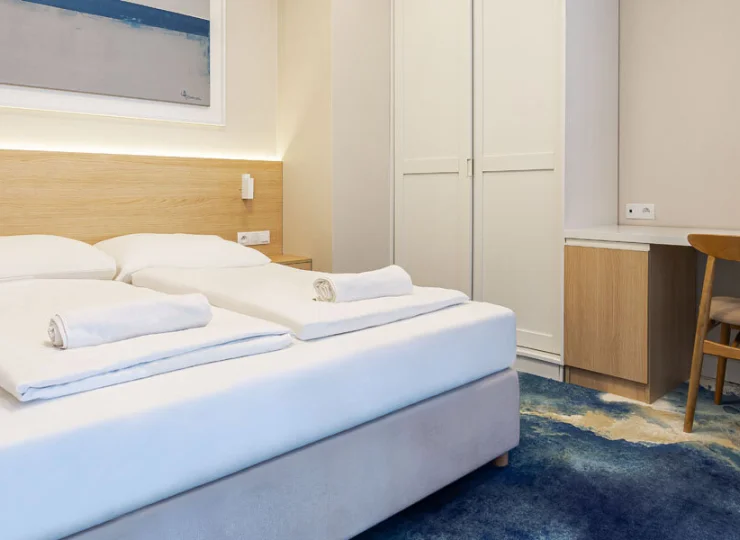 Apartament Deluxe posiada jedną sypialnię z łożem małżeńskim