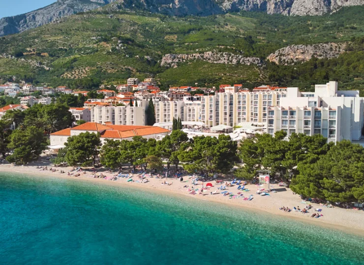 Wyjątkowo komfortowo położony Bluesun Hotel Alga**** nad Adriatykiem