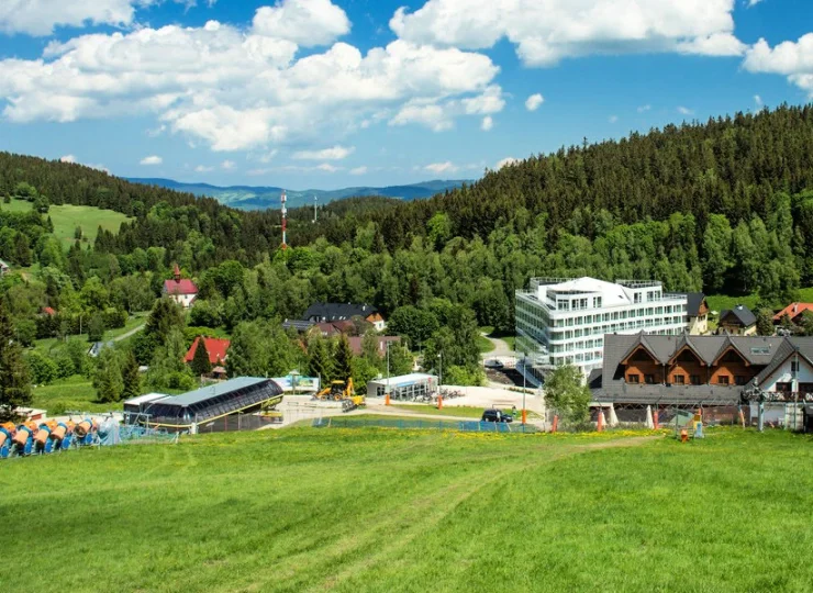 Karczma Czarna Góra jest częścią kompleksu Czarna Góra Resort
