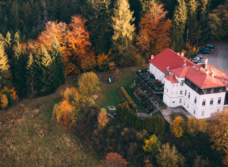 Hotelu Zameczek to urokliwe kameralne miejsce pośród pięknej przyrody