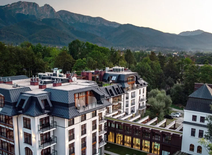Hotel jest zlokalizowany w samym centrum Zakopanego, nieopodal dworca