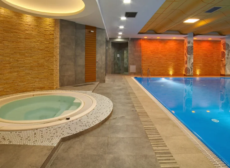Hotel Perła Bieszczadów*** posiada kryty basen z jacuzzi, czynny przez cały rok
