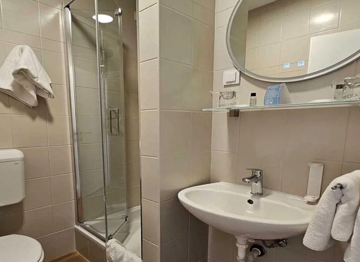 Pokoje posiadają kameralne łazienki
