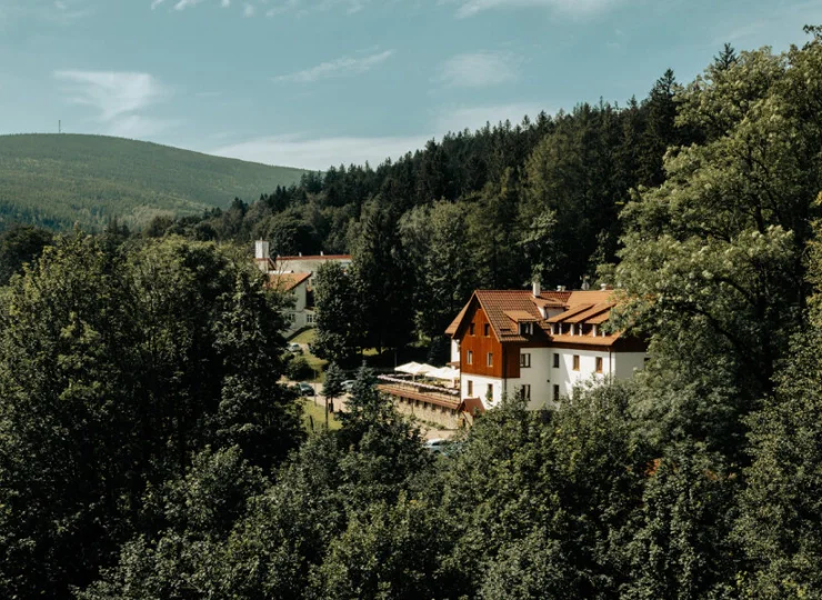 Le Mont Medical & SPA zlokalizowana jest w miejscowości Czerniawa-Zdrój