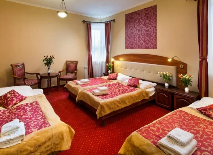 Pokoje o podwyższonym standardzie posiadają część sypialną oraz wypoczynkową
