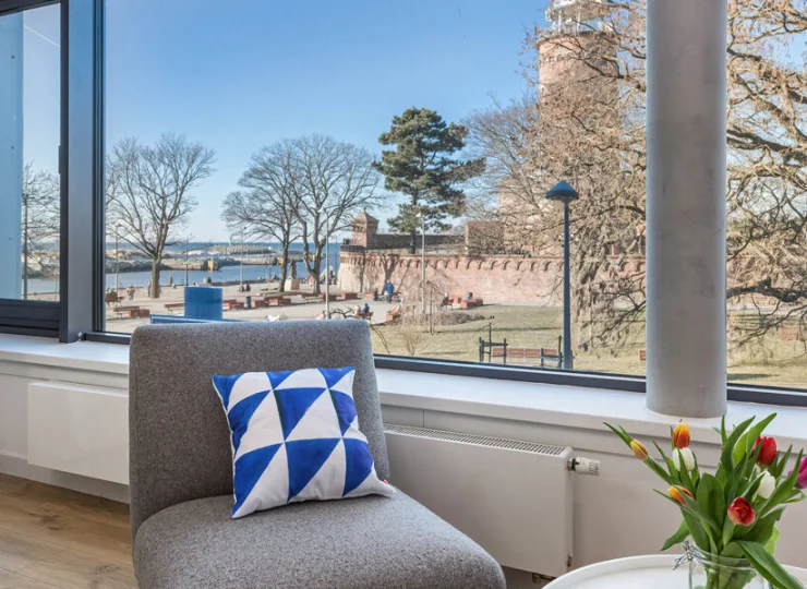 Apartamenty z widokiem na morze posiadają panoramiczne okna