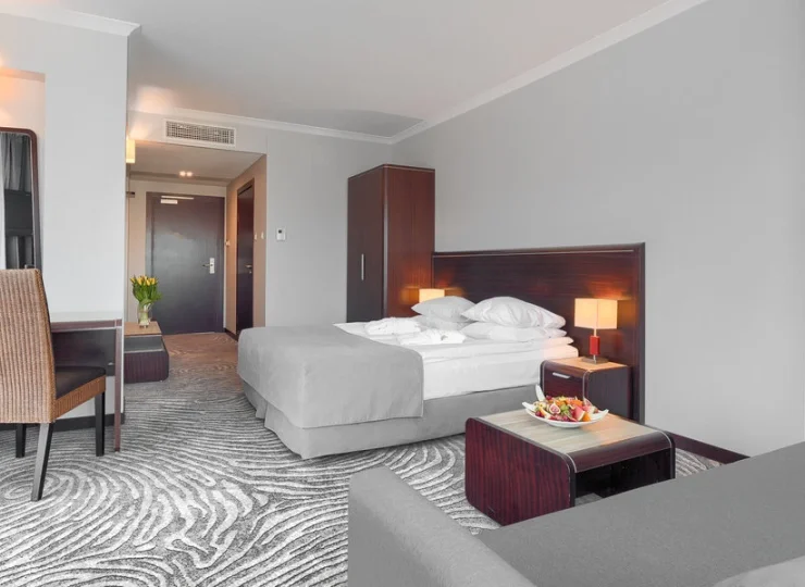 Goście mogą wypocząć w komfortowych pokojach Lux