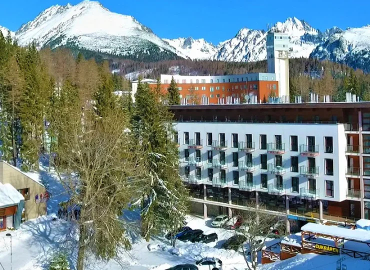 Hotel Crocus stanowi atrakcyjne miejsce na zimowy oraz letni pobyt