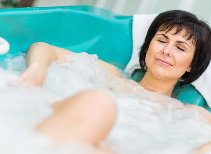 Dla poprawy zdrowia można wykupić kąpiel perełkową czy okłady borowinowe