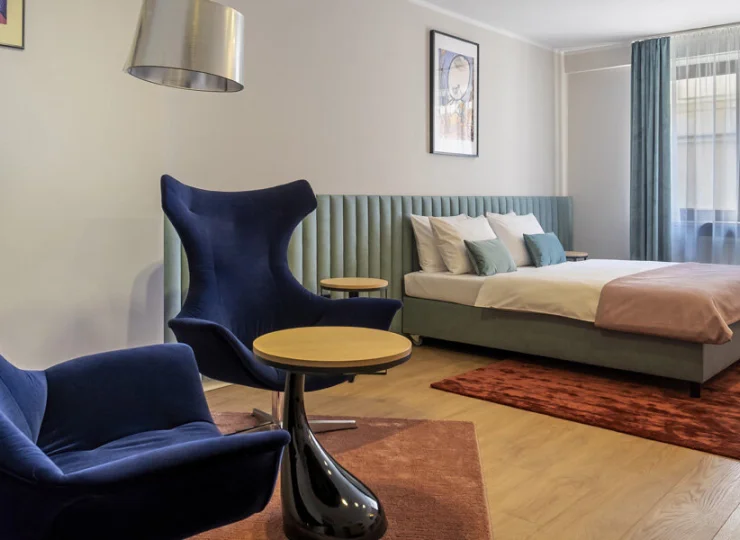 Hotel H12 oferuje komfortowe pokoje i apartamenty