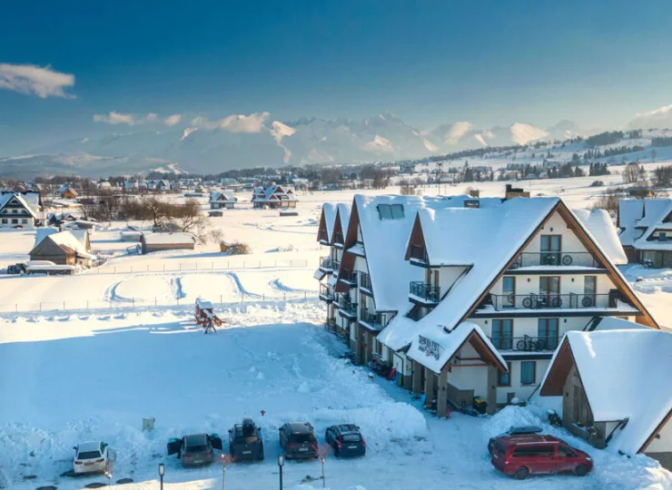 Hotel znajduje się blisko wyciągu narciarskiego na Kotelnicy