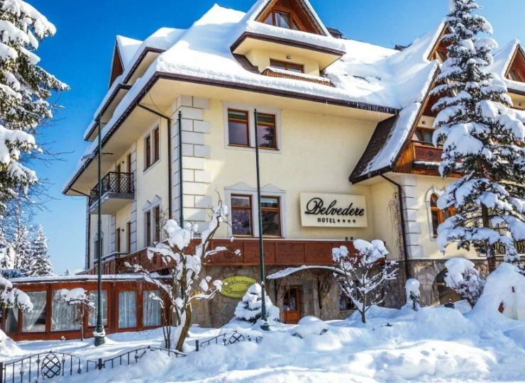 Hotel jest położony tuż przy jednej z najpiękniejszych dolin w Tatrach