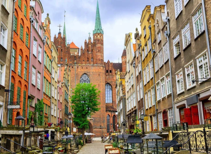 Ulica Mariacka oddaje niepowtarzalny klimat dawnej zabudowy Gdańska