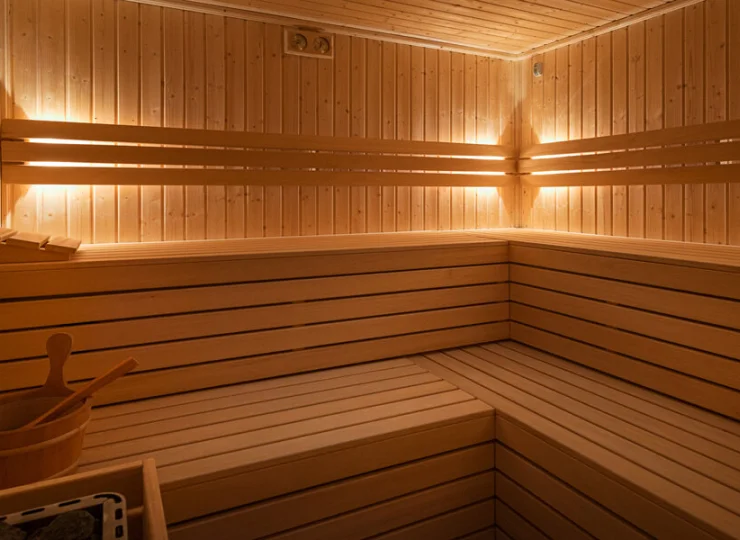 Można tutaj skorzystać m.in. z sauny fińskiej z aromaterapią i sauny infrared
