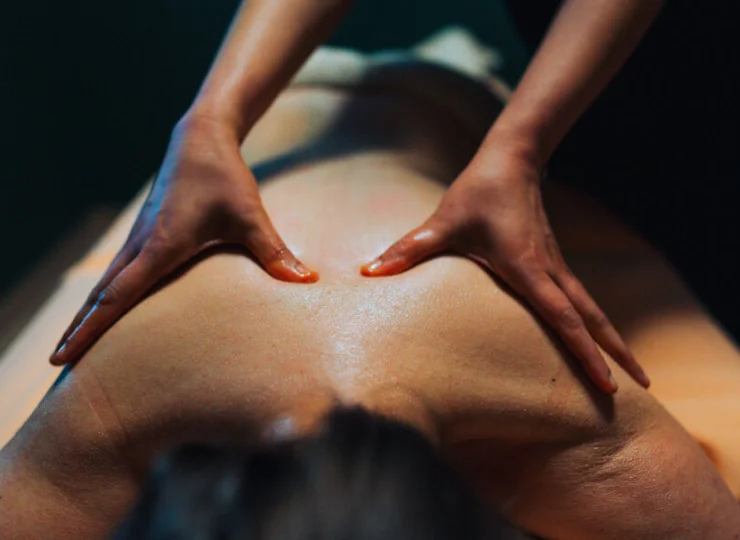 W gabinecie masażu można skorzystać z odprężającego zabiegu