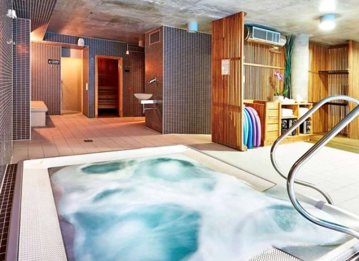 Hotel posiada też jacuzzi i sauny