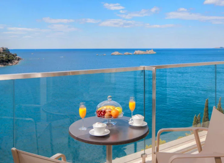 Z wielu miejsc hotelu rozciąga się niezapomniany widok na Adriatyk i wyspy