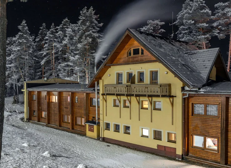 Hotel mieści się przy granicy Parku Narodowego Niżne Tatry