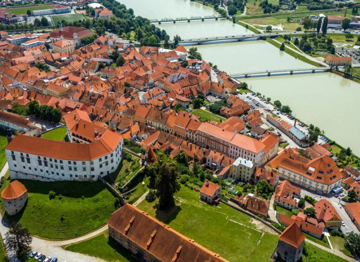 Uzdrowisko Terme Ptuj mieści się po drugiej stronie rzeki niż stare miasto