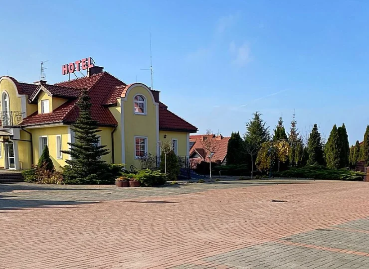 Hotel znajduje się zaledwie 250 m od jeziora