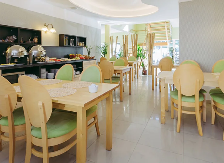 Aparthotel Landrynka posiada jasną i przyjemną salę śniadaniową