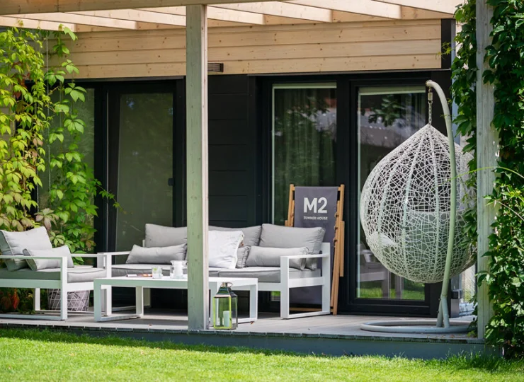 Resort M2 oferuje także nowoczesne niezależne domki otoczone zielenią