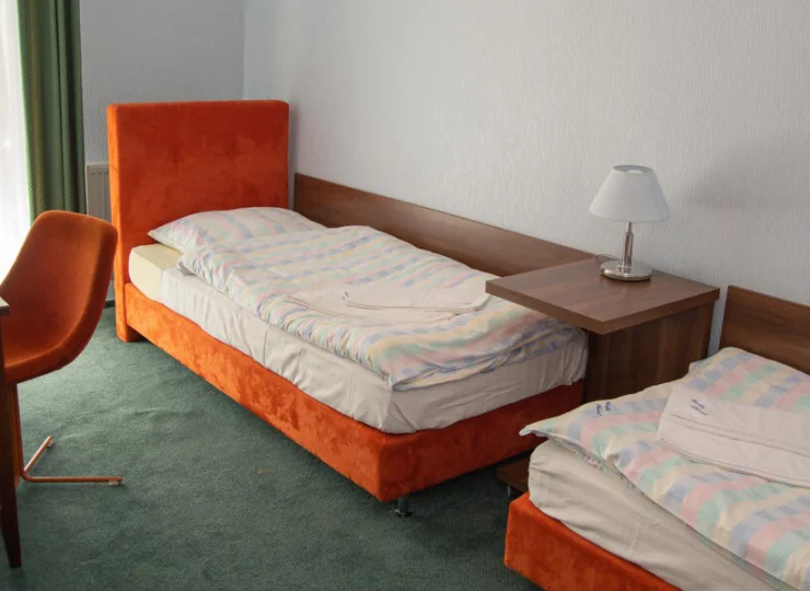 Są także pokoje z rozdzielonymi łóżkami
