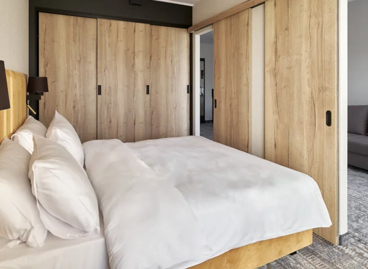 Apartamenty superior i lux posiadają osobne sypialnie z podwójnym łóżkiem