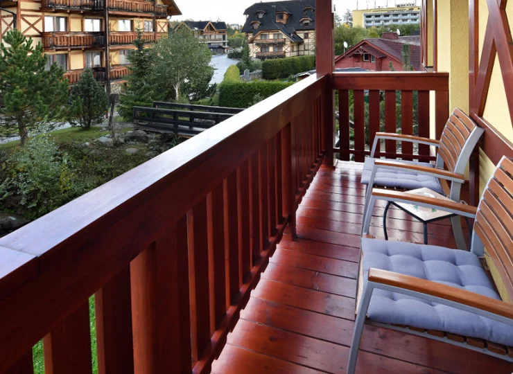 Większość pokoi i apartamentów posiada własny balkon