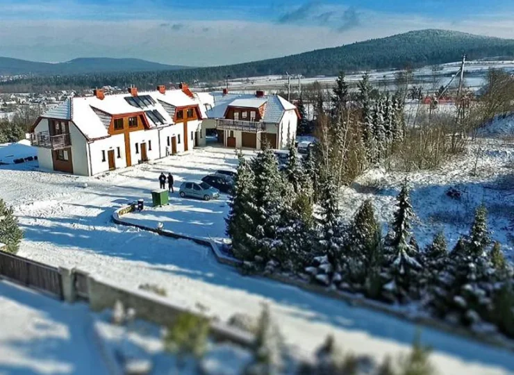 Gdzie jechać zimą na narty? Apartamenty pod Łysicą sąsiadują ze stokiem