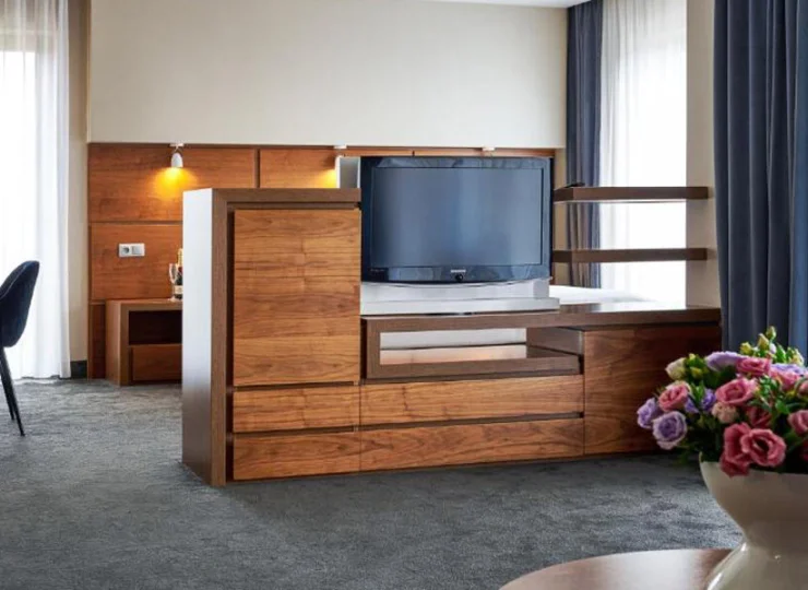 Pokój Deluxe jest bardzo przestronny, ma 45-48 m2 powierzchni