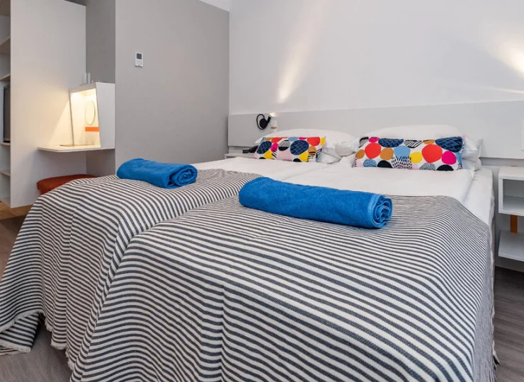Pokoje typu standard to wygodne wnętrza z pojedynczymi łóżkami
