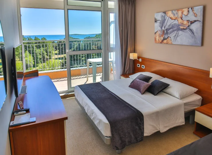 Pokój z balkonem od strony morza to przyjemna opcja na wakacje