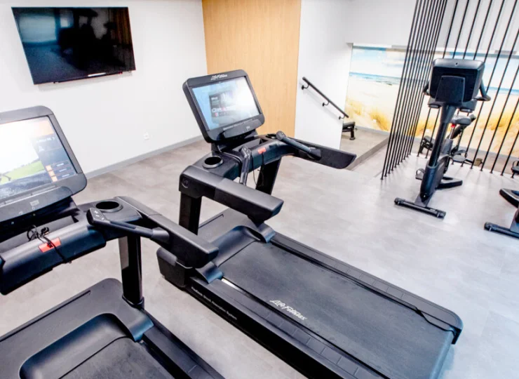 Resort Apartamenty Klifowa Rewal mają też salę fitness ze sprzętem do ćwiczeń