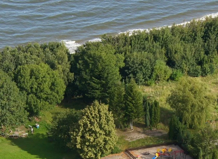 Villa Hoff jest zlokalizowana jedynie 100 m od morza i piaszczystej plaży