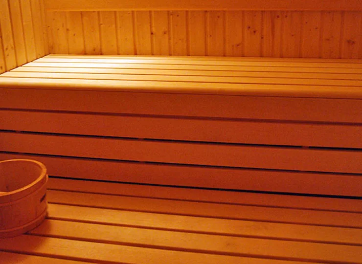Jest tu sauna fińska, sauna na podczerwień, grota solnej i jacuzzi