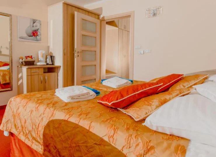 Na gości czeka zestaw do parzenia kawy i herbaty oraz minibar