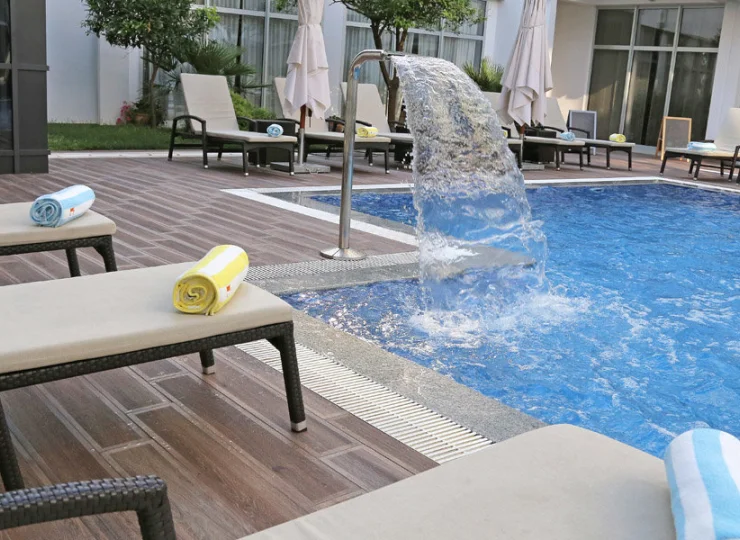 Hotel Lero**** posiada zewnętrzny basen